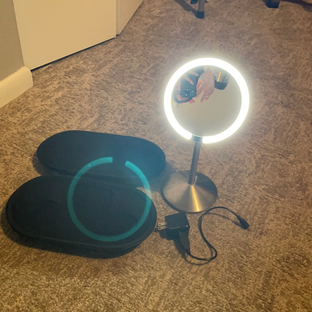 Simple human Magnifying Mirror